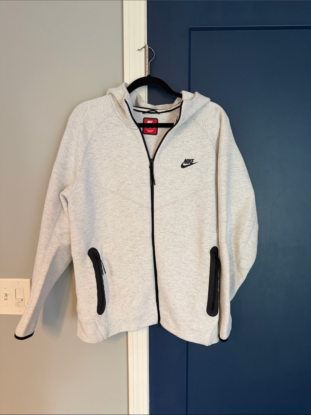 Nike tech men’s xl Light Heather Gray Hoodie with Black Trim sweatshirt jacket